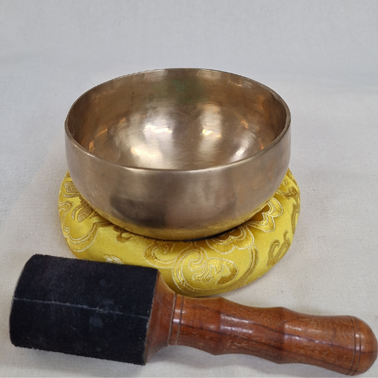 Handcrafted Singing Bowl Set with Cushion and Mallet (Style O) – 645g image 0