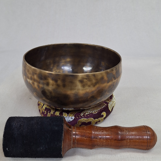 Handcrafted Singing Bowl Set with Cushion and Mallet (Style N) – 680g image 0