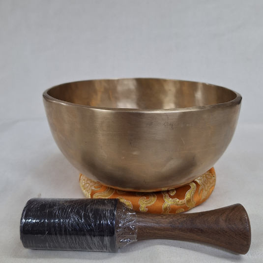 Handcrafted Singing Bowl Set with Cushion and Mallet (Style C) – 976g image 0