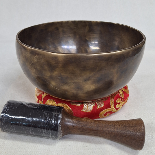 Handcrafted Singing Bowl Set with Cushion and Mallet (Style M) – 825g image 0