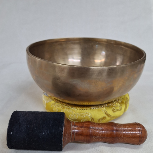 Handcrafted Singing Bowl Set with Cushion and Mallet (Style A) – 1400g image 0