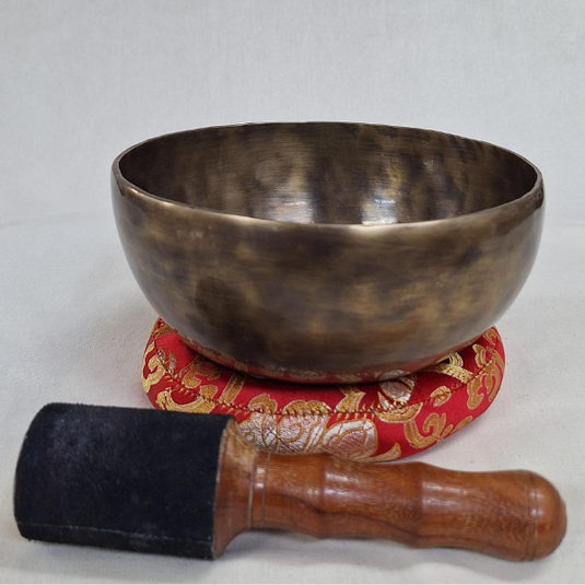 Handcrafted Singing Bowl Set with Cushion and Mallet (Style Q) – 825g image 0