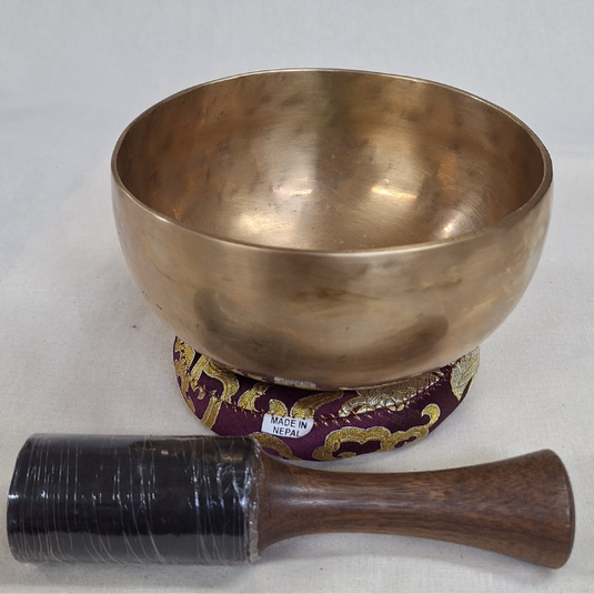 Handcrafted Singing Bowl Set with Cushion and Mallet (Style H) – 730g image 0