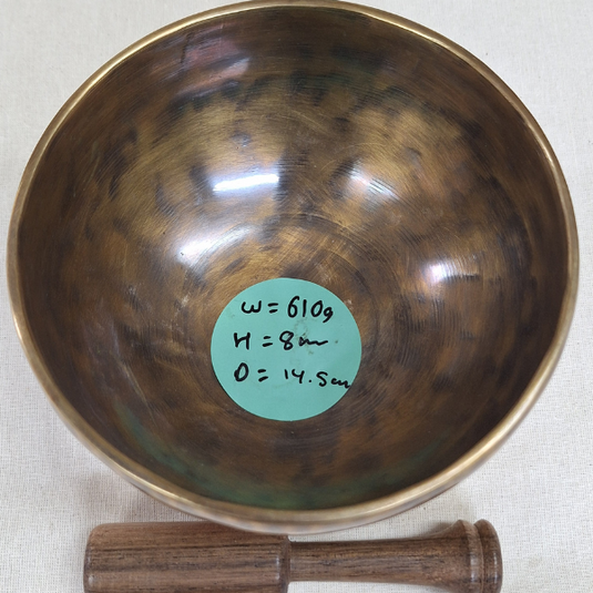 Handcrafted Singing Bowl Set with Cushion and Mallet (Style I) – 610g image 1